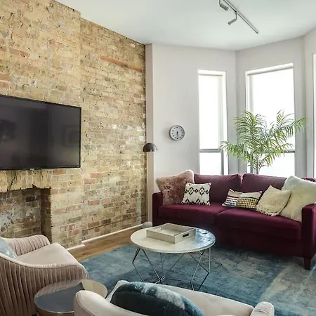 Beautifully Remodeled Second Floor Flat In River North - 2N